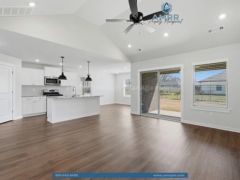 400 Cattleman Ln — Photo 6