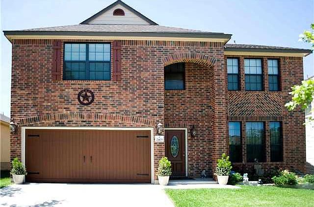 1st image of 2403 Hollis Ln