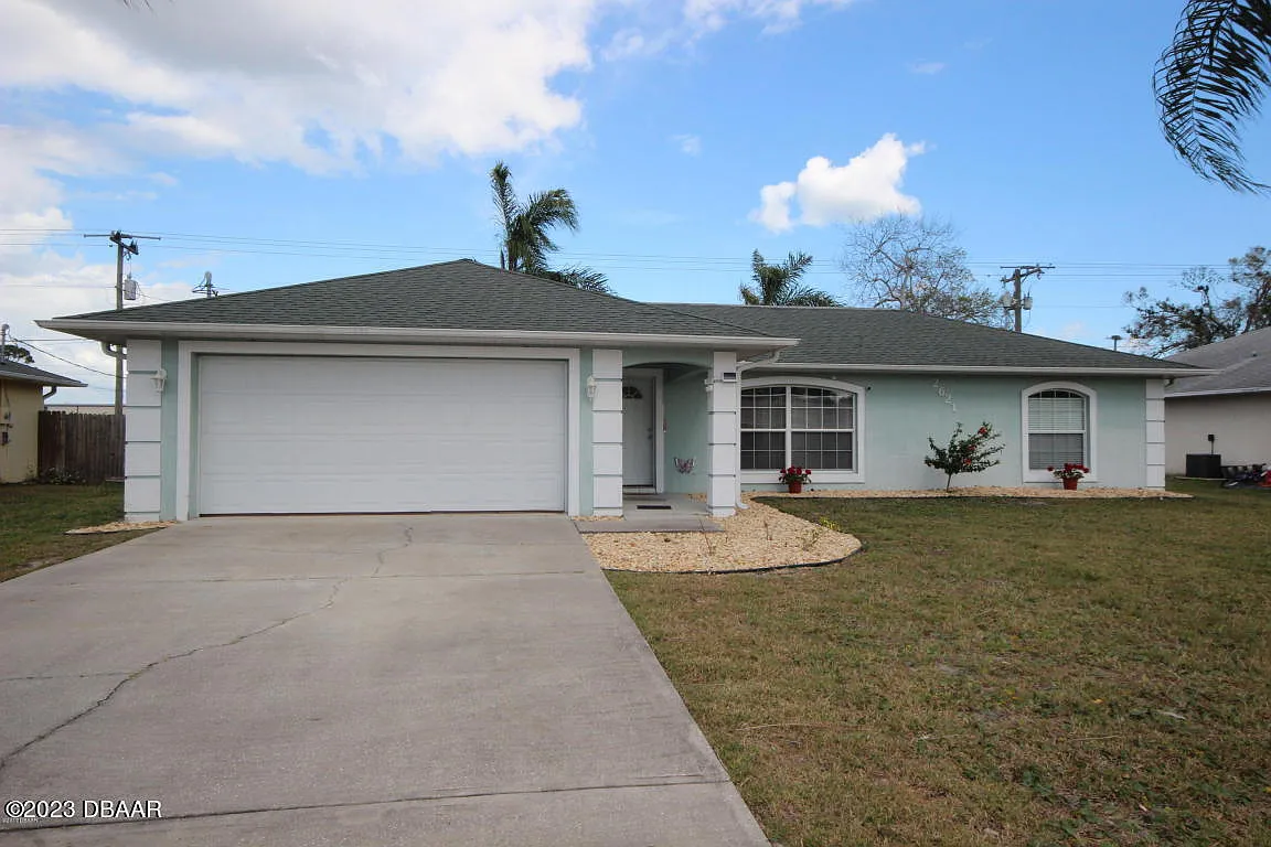 3 bed, 2.0 bath, 1269 sqft, $2,400 — Photo 1