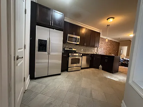 377 Baldwin Ave #2R Photo 1