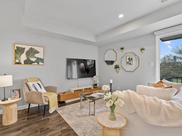 2 Withrow Ave #4, Toronto, ON M4K 1C9