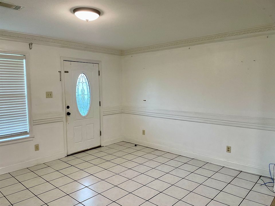16th image of 208 W 13th St