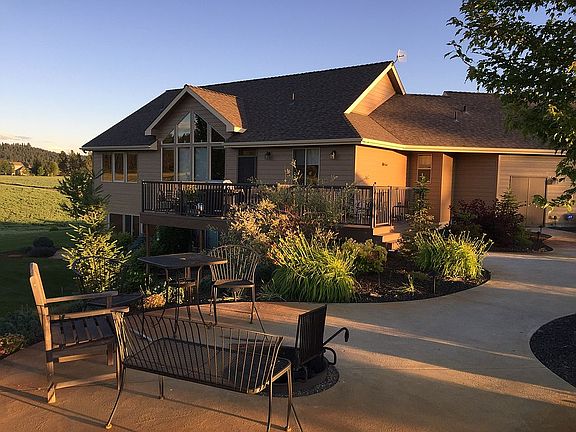 Landscaped campfire pit 