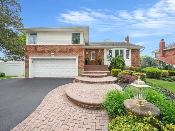 282 N Nassau, Massapequa, NY 11758