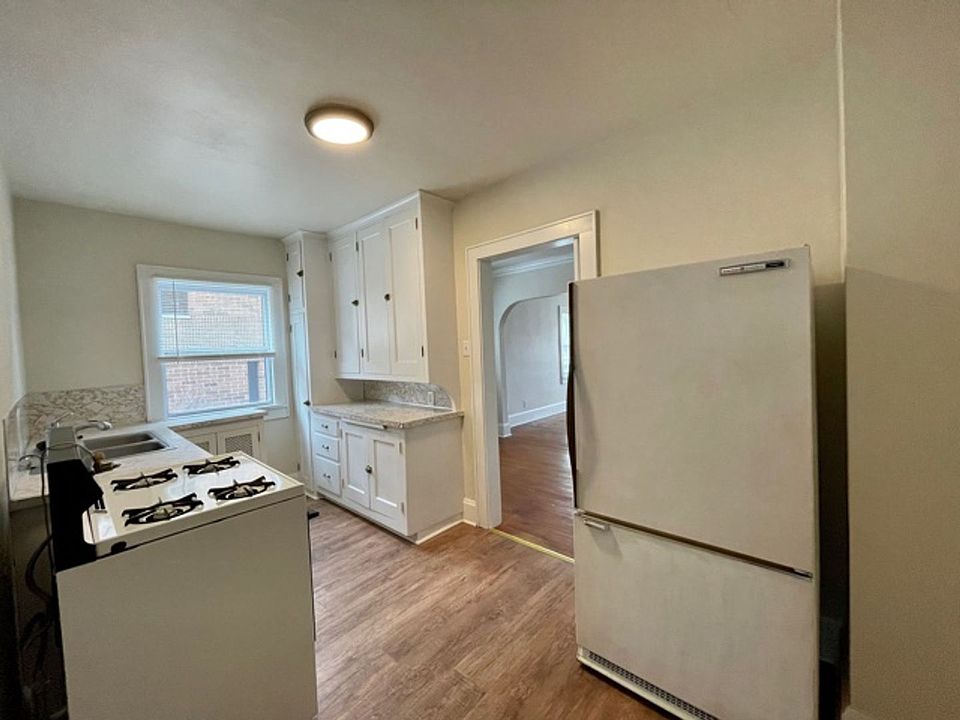 1st image of 215-217 S Monroe Ave #1