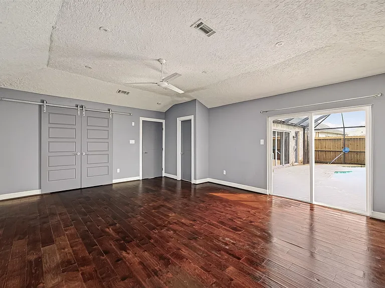 2130 Round Lake Dr — Photo 40