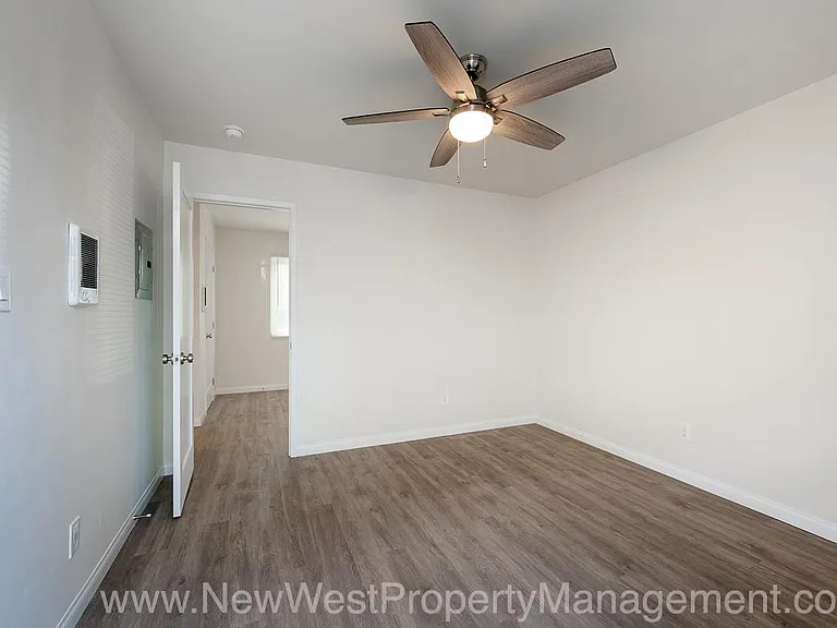 561 22nd St — Photo 3