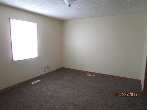 5th image of 136 Lawrence Ave