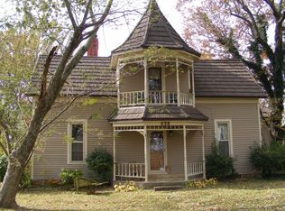 438 Ditmars Rd, Prairie Grove, AR 72753