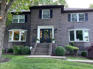 737 Heathergate Dr, Pittsburgh, PA 15238