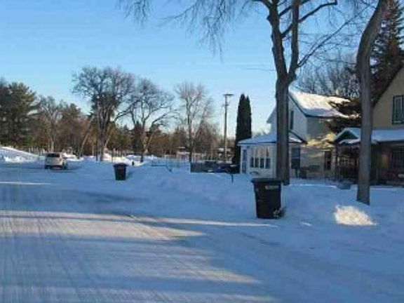 Exterior Neighborhood (street photo)