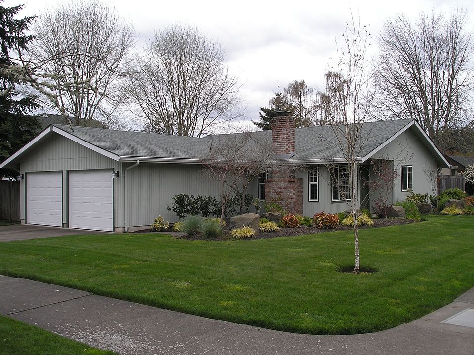 Nice corner lot