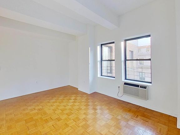 3rd image of 360 W 34th St APT 7V