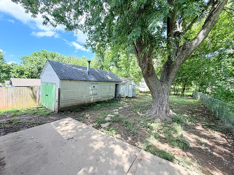 1317 N Spring St — Photo 10