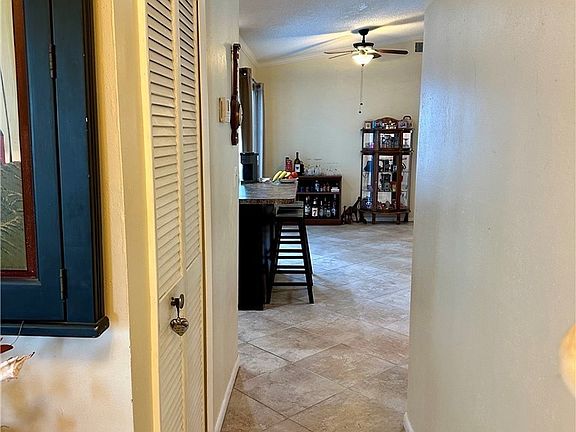 4th image of 304 NE 19th Ter