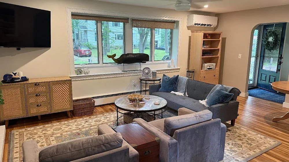 2 bed, 1.0 bath, 1082 sqft, $3,000 — Photo 2