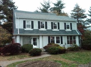 17 Cathedral Ct, Hempstead, NY 11550