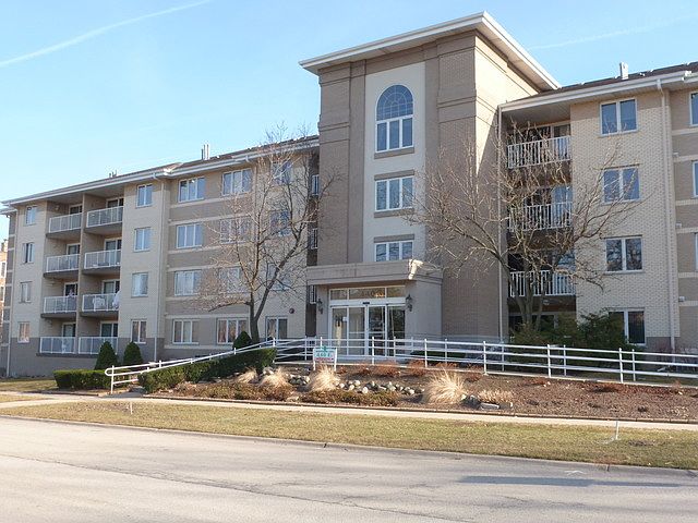 1st image of 440 E Montrose Ave APT 103