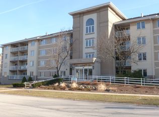 440 E Montrose Ave APT 103, Wood Dale, IL 60191
