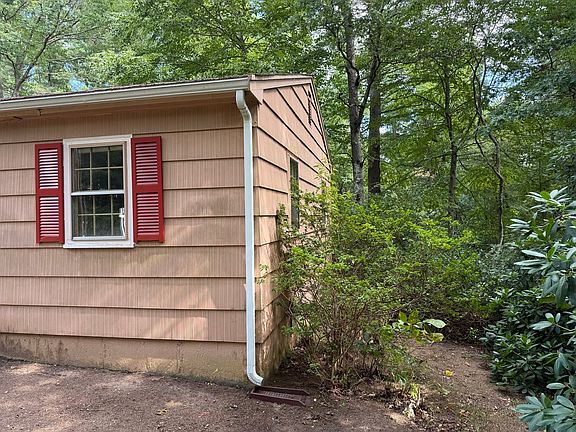 4th image of 20 Farnum Rd