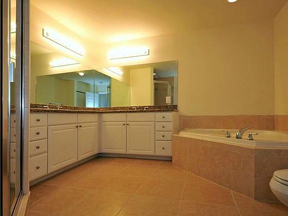 4th image of 3001 NE 185th St APT 412