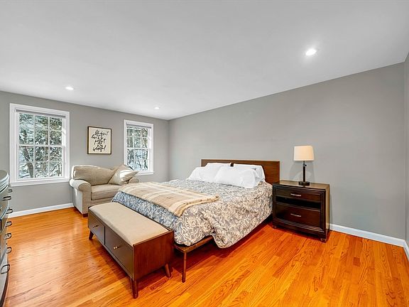 3rd image of 37 Sullivan St
