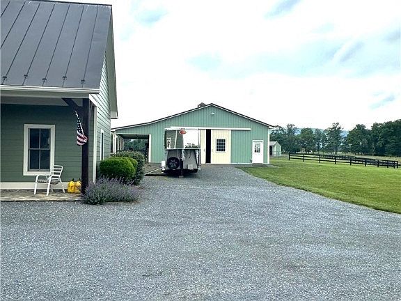 4th image of 13415 White Marsh Ln