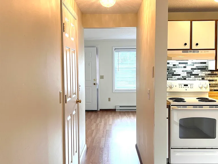 812 Court St #D — Photo 8
