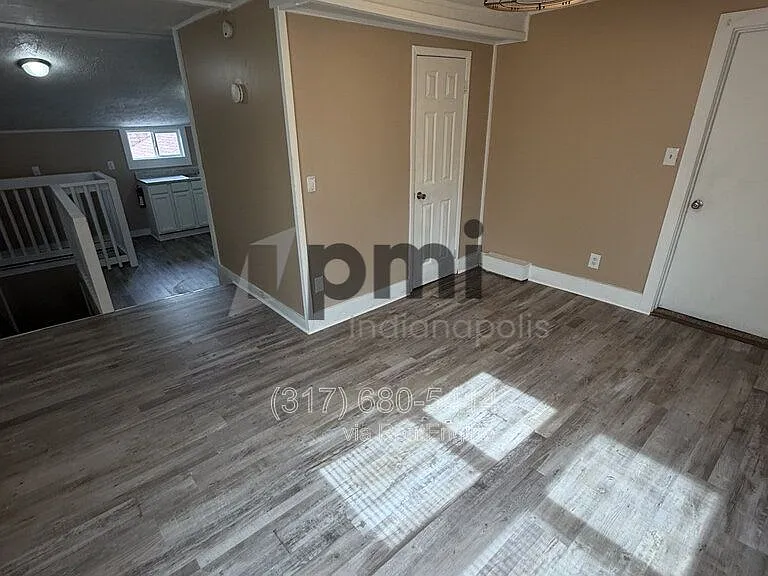 1023 E 8th St #3 — Photo 13