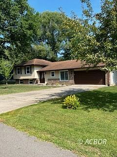 1st image of 557 Aaron Ave