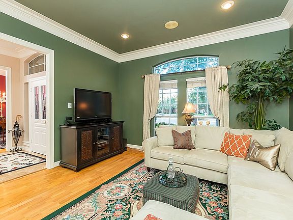 4th image of 1035 Oxford Ct