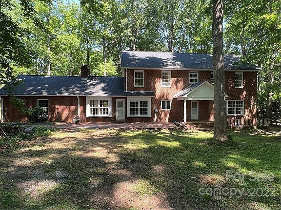 4th image of 321 Camelot Dr