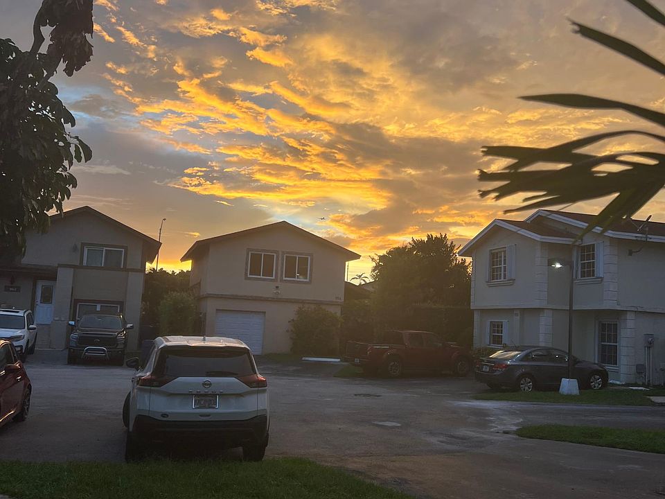 1st image of 992 NW 106 Avenue Cir