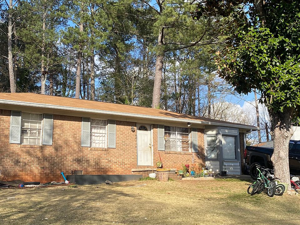 2nd image of 915 N Hampton Dr
