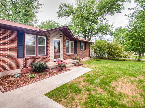 3rd image of 434 Lealand Ln