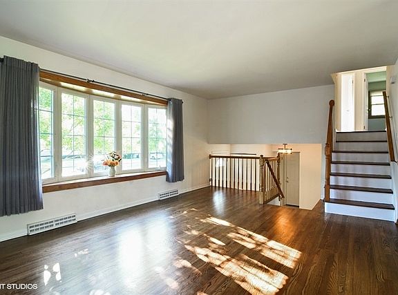 3rd image of 218 N Cady Dr