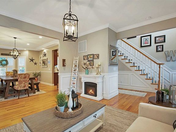 4th image of 40 Evergreen Ave