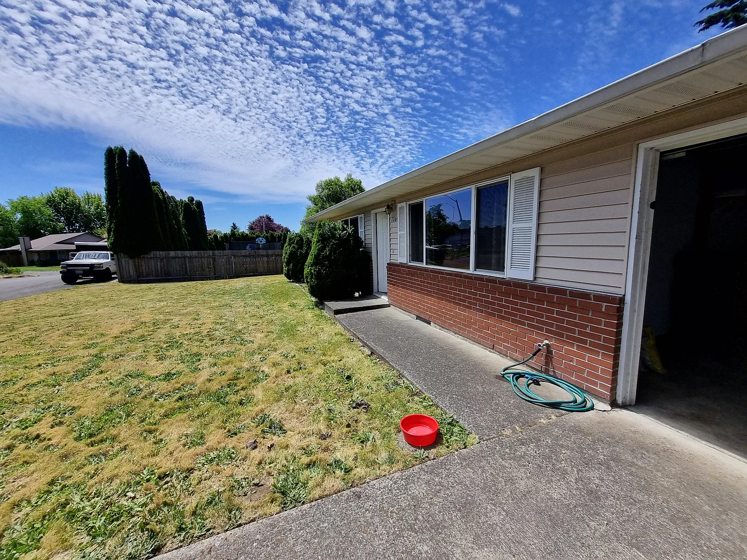 3 bed, 1.5 bath, 988 sqft, $2,330 — Photo 2