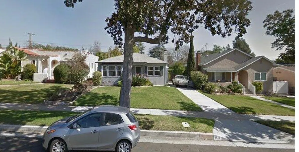 Building Photo - Las Palmas Ave