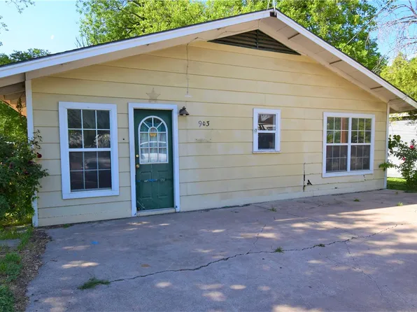 903 W 9th St, Clifton, TX 76634