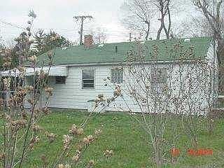 2nd image of 917 Gould St