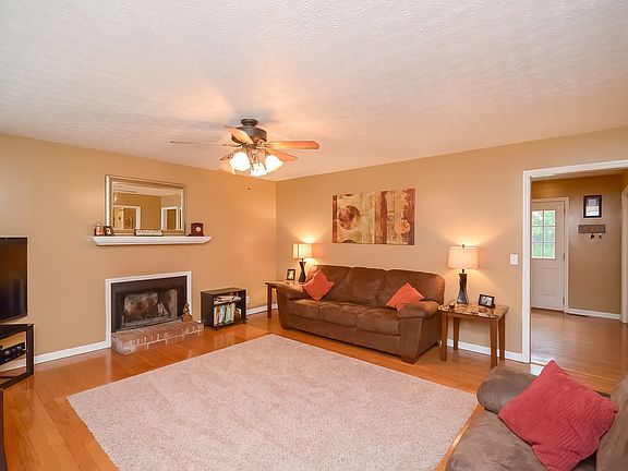 3rd image of 123 Kristen Ct
