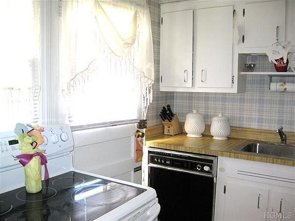 5th image of 12 Webb Pl