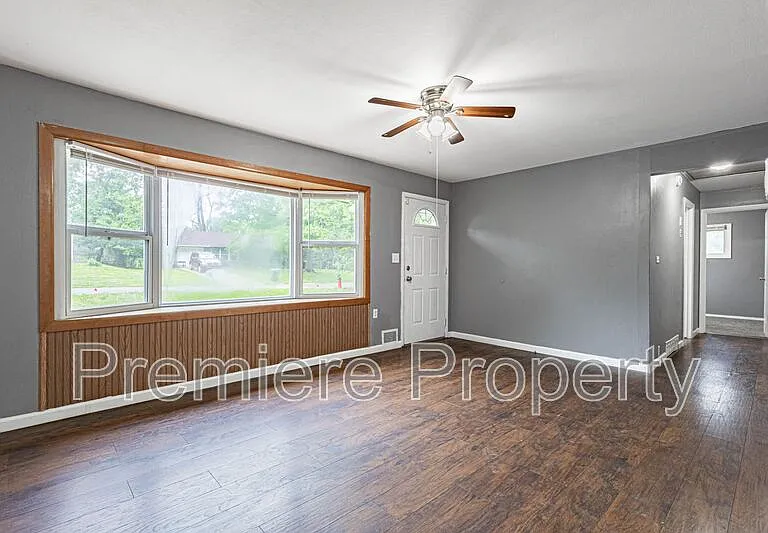 7719 E 112th Ter — Photo 2