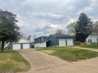 1003 32nd St, Vienna, WV 26105