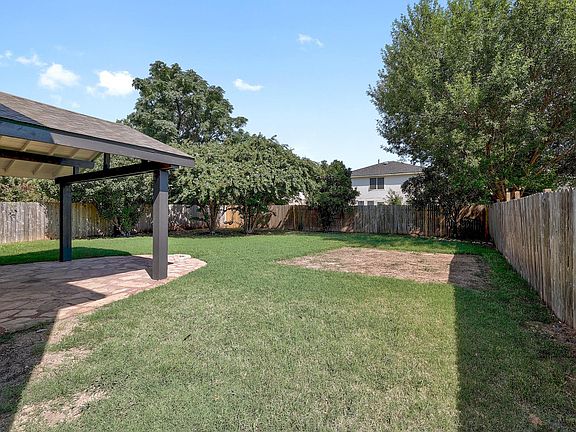 3rd image of 709 Los Robles Rd