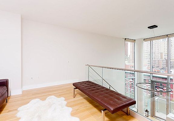 4th image of 464 W 44th St Ph C