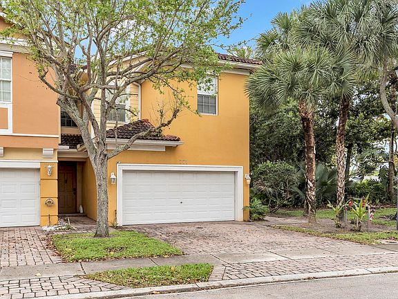2nd image of 771 Pipers Cay Drive