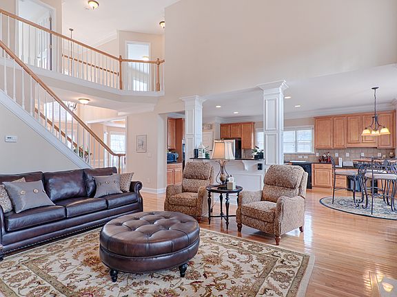 4th image of 1901 Chestnut Hill Dr
