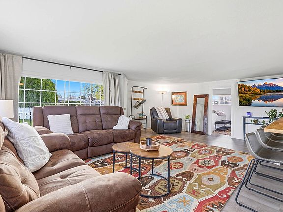 3rd image of 1207 Sanford Ave